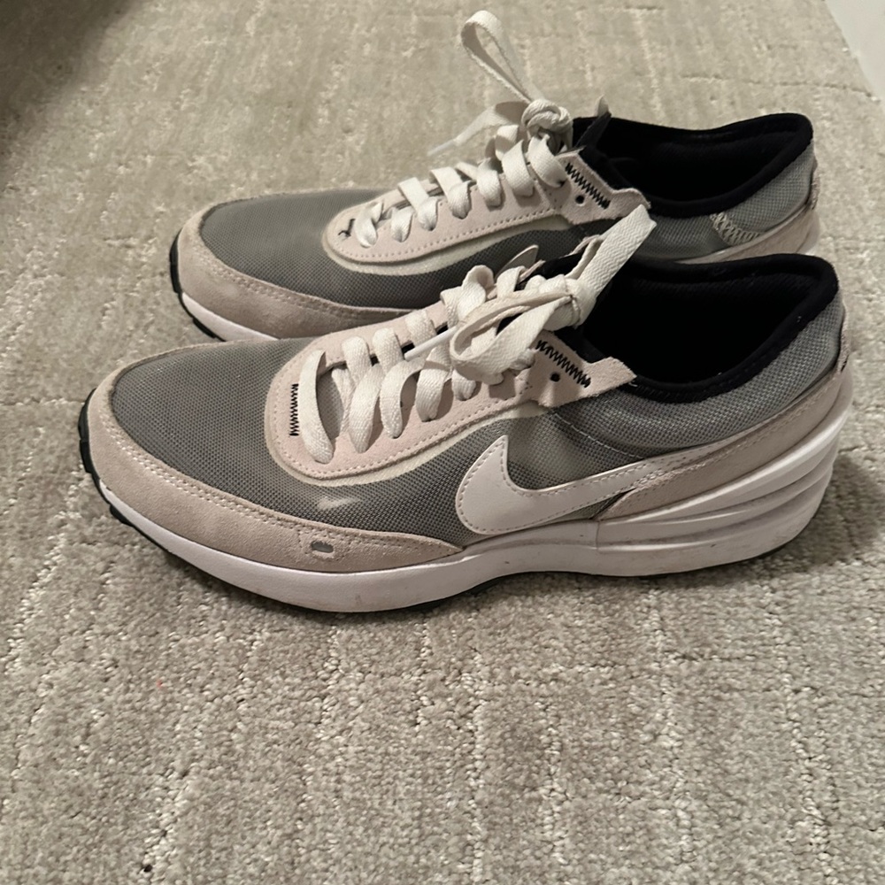 Nike waffle shoes, size 7.5 W